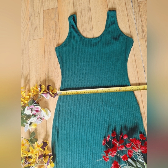 Elegant Green Sleeveless Dress - Picture 6 of 6
